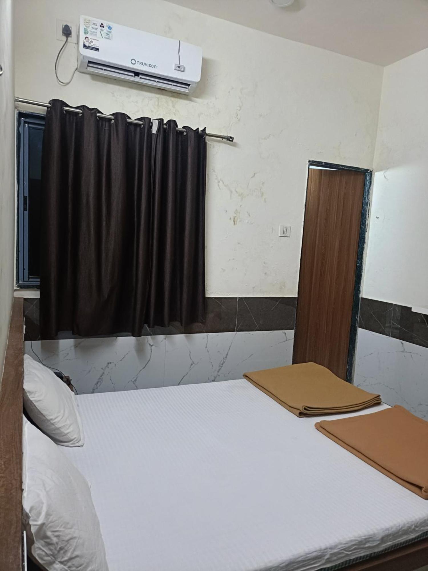 Hotel Mahalaxmi Dwārka Exterior foto